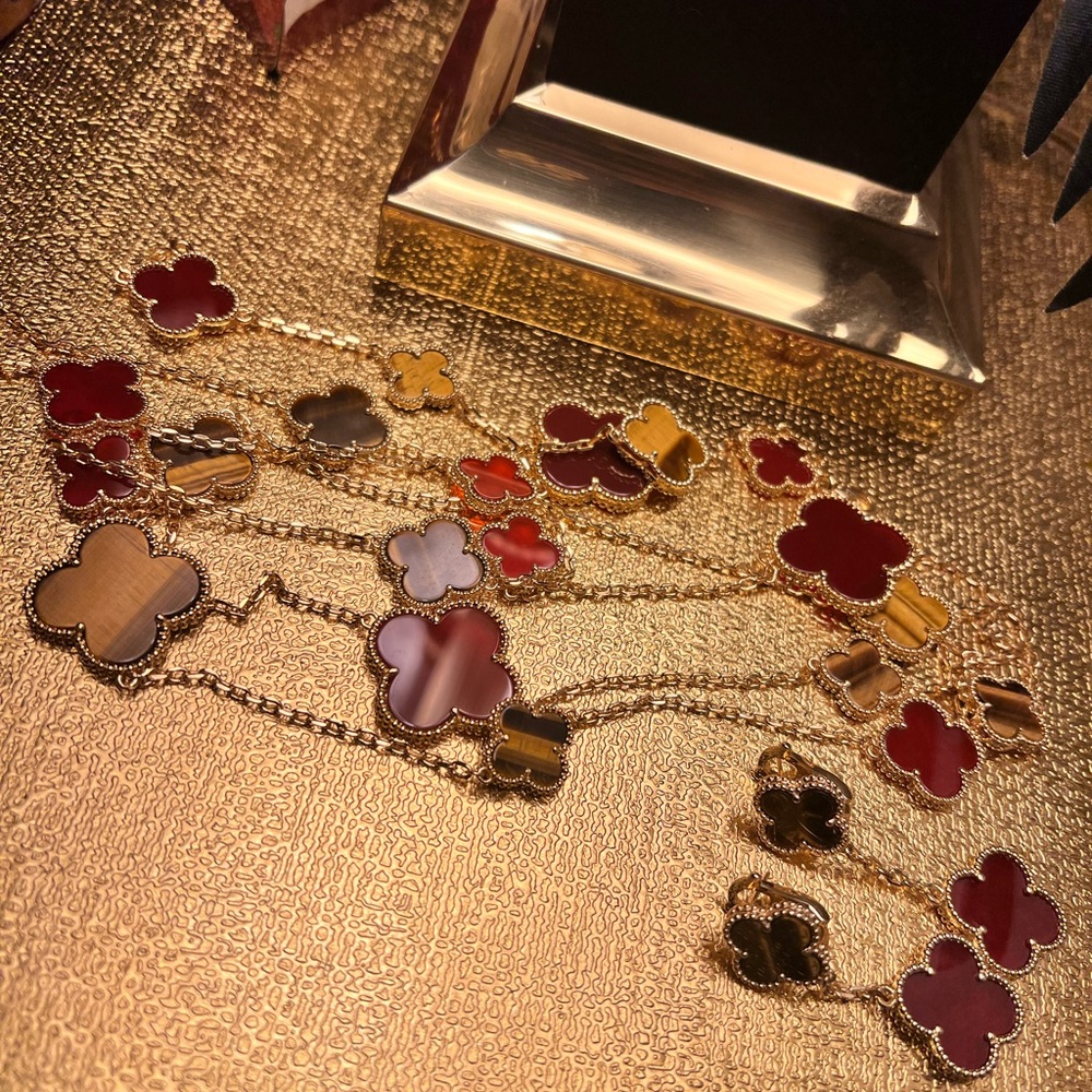 Luxury Red/Cat eye 3 piece Clovers set